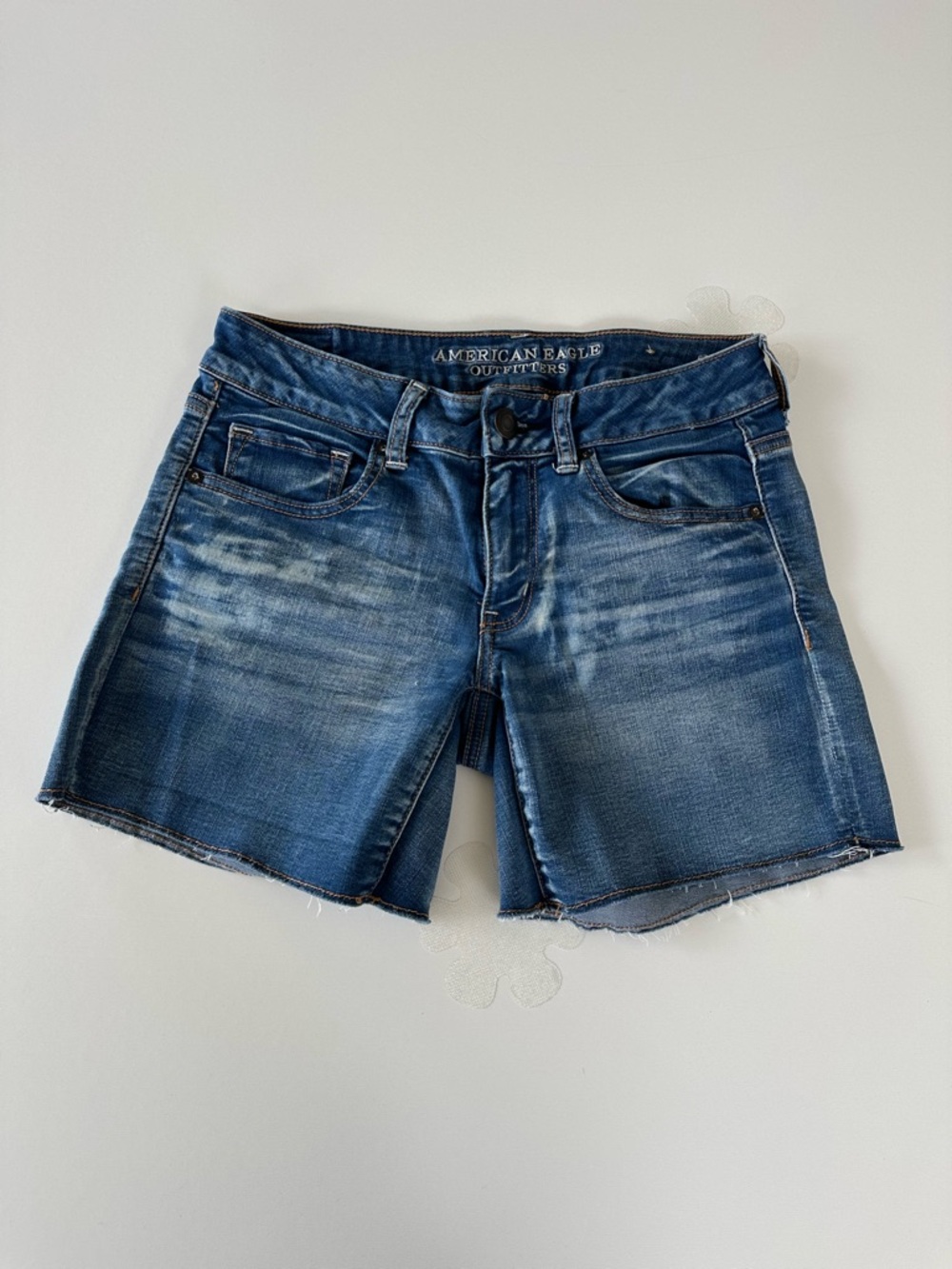 AMERICAN EAGLE OUTFITTERS WOMEN’S SUPER SUPER STRETCH MIDI DENIM SHORTS SIZE 6